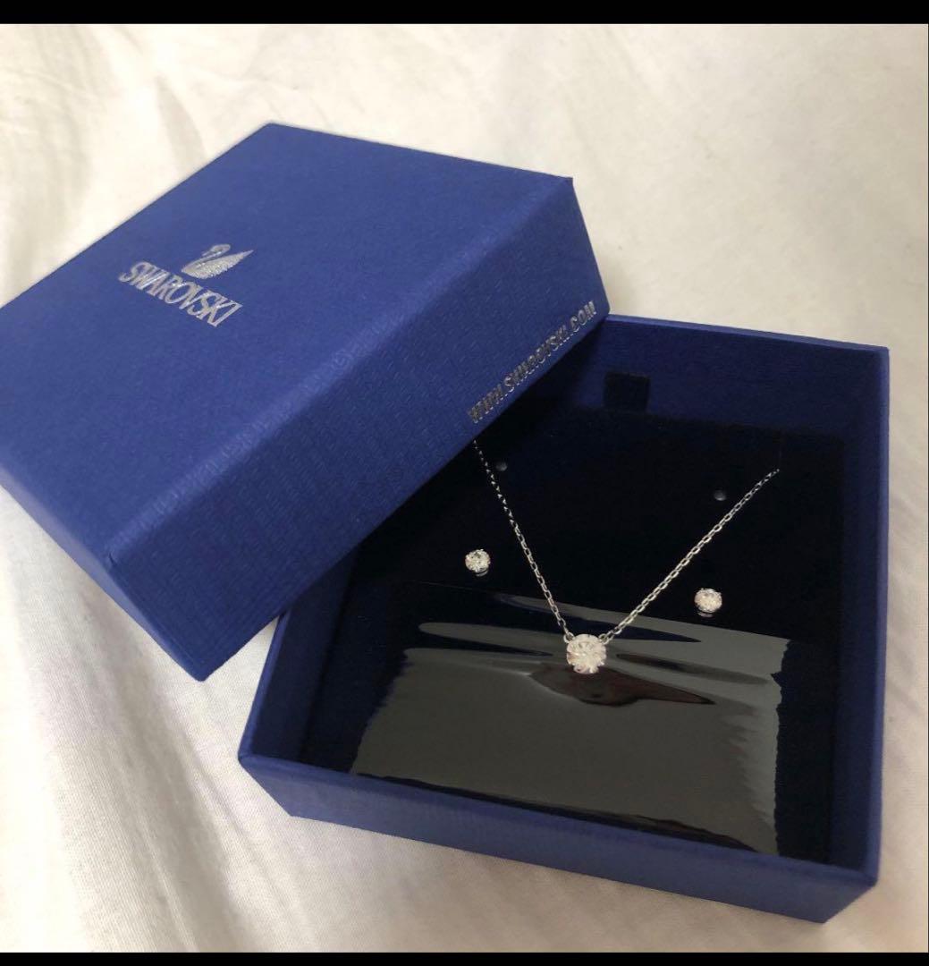 Swarovski ネックレスとピアスのセット