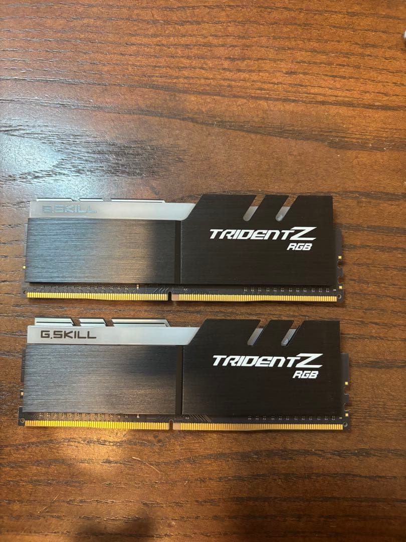 メモリー G.Skill Trident Z RGB DDR4 16GB 2666mhz