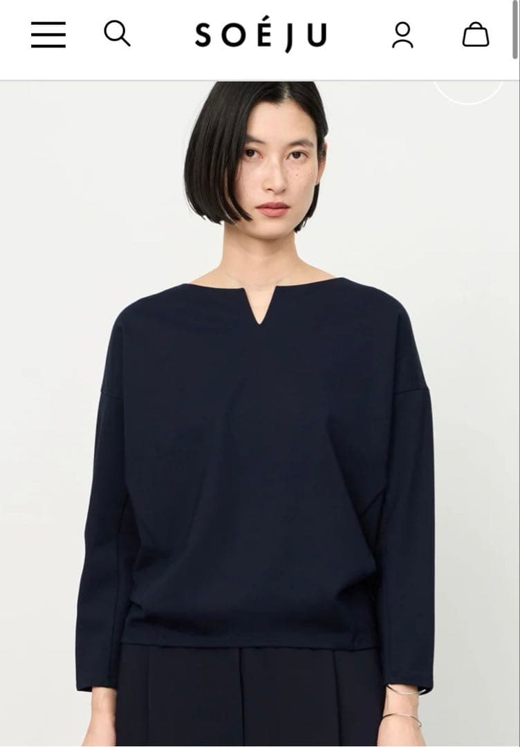 も*の様 新品SOEJU ソージュ ダブルジャージキーネックプルオーバー ネイビ