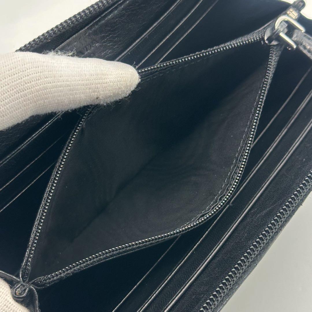 プラダ キンティング ラウンドファスナー 長財布 三角ロゴ