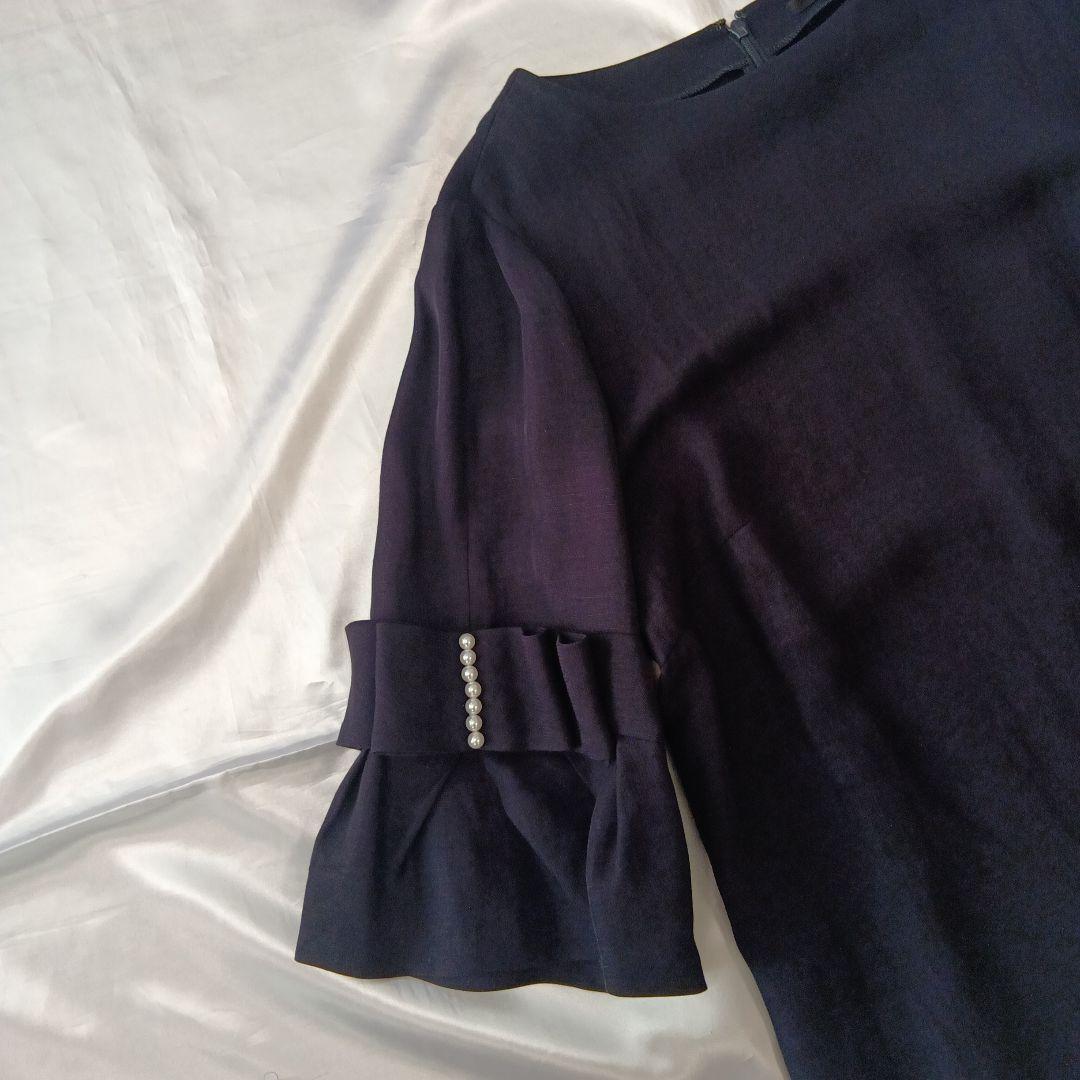 TO BE CHIC44 ネイビー 五分袖チュニックリボンパールボタン