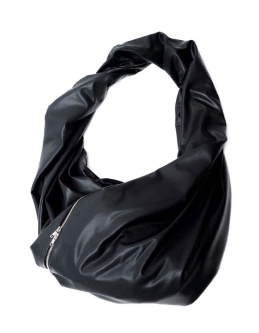 a*t様 FUMITO GANRYU 2025SS ブラックショルダーバッグ