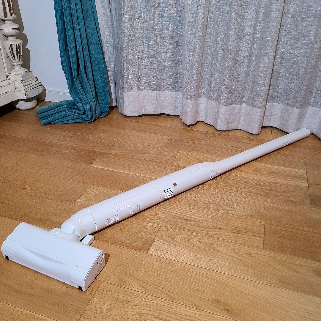 パナソニック　コードレスクリーナー　MC-NS100K-W　24年製　掃除機