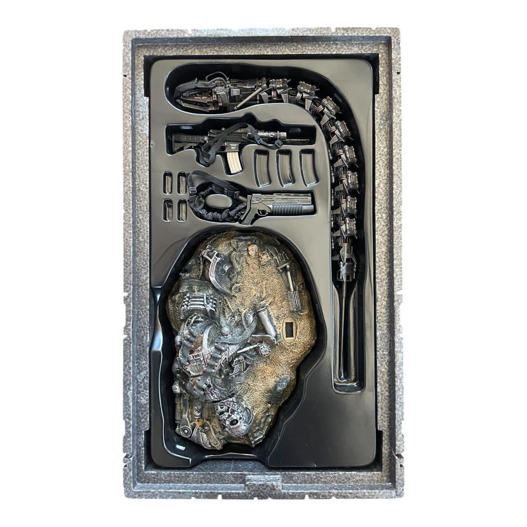 HOT TOYS ターミネーター4 ジョンコナー ファイナルバトルバージョン