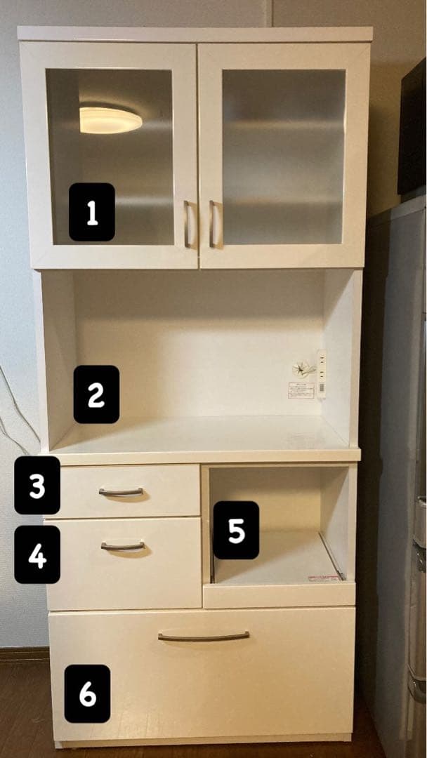 ニトリ　ホワイト食器棚 ガラス扉付き