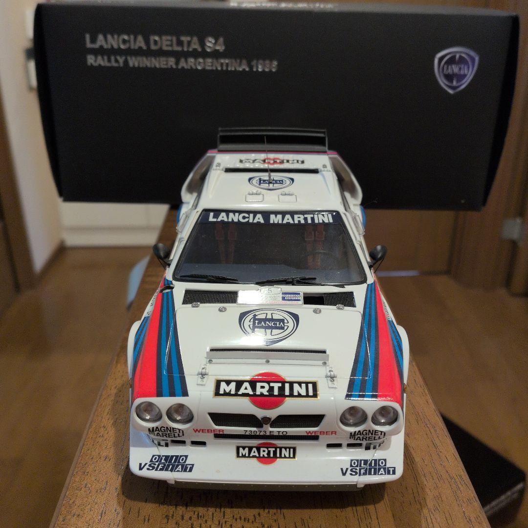 オートアート1/18　LANCIA DELTA S4 MARTINI 1986