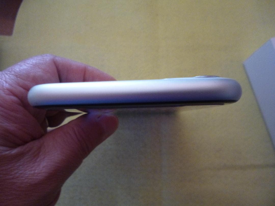 iPhone 11 ホワイト 128GB SIMフリー 美品