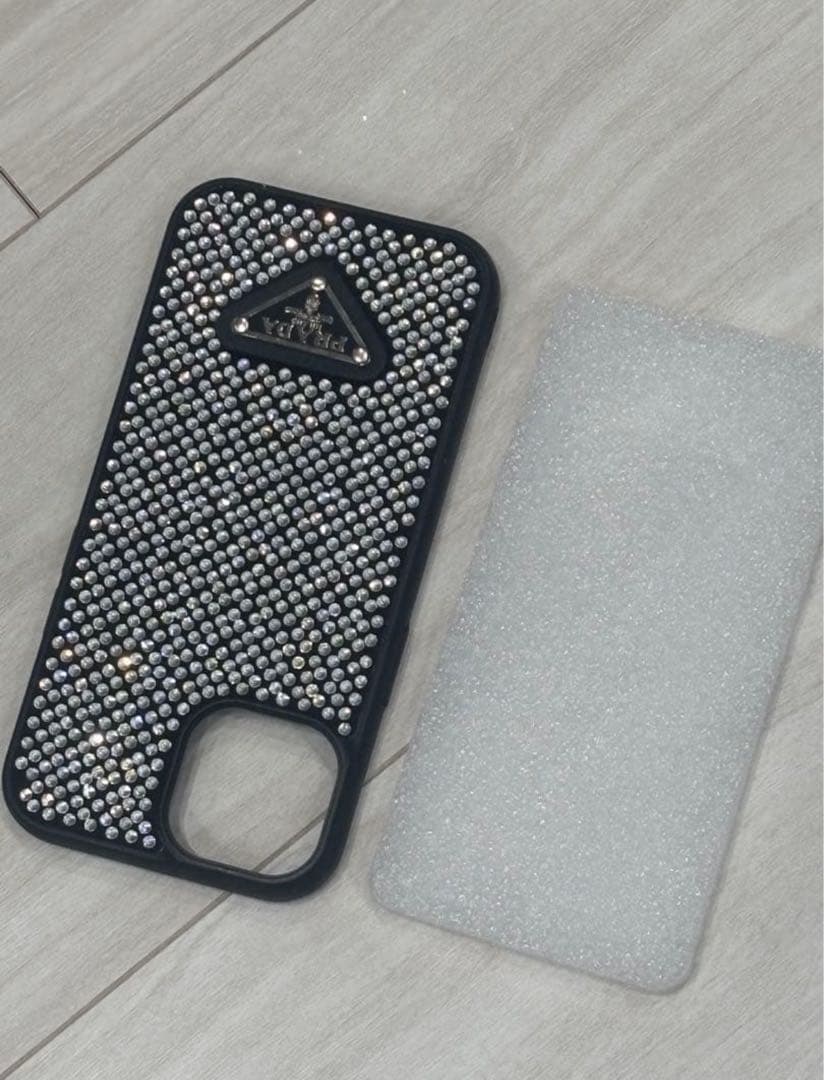 PRADA ストーン装飾 iPhone15ケース