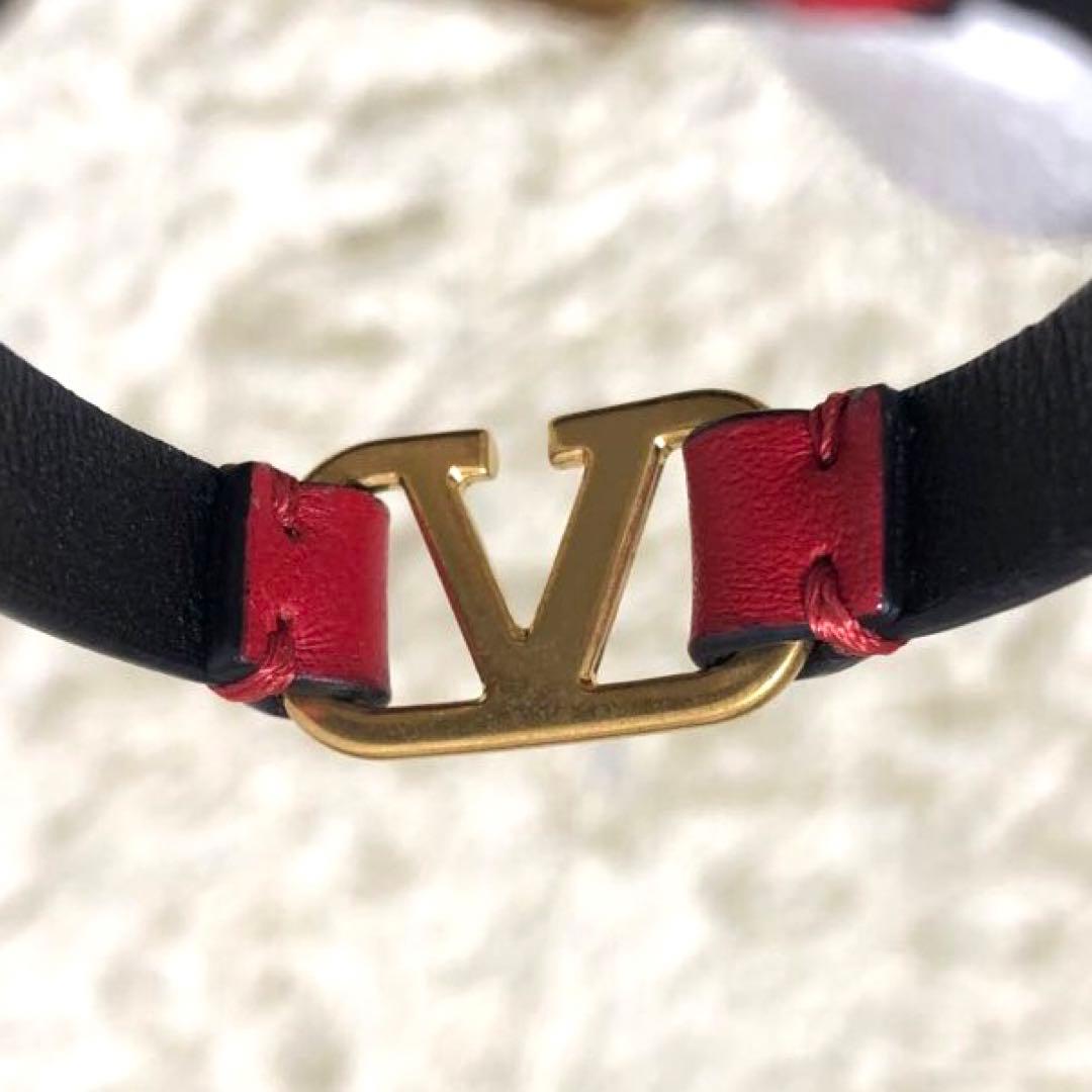 未使用級✨ヴァレンティノ　Vロゴ レザーバングル　ブレスレット レッド