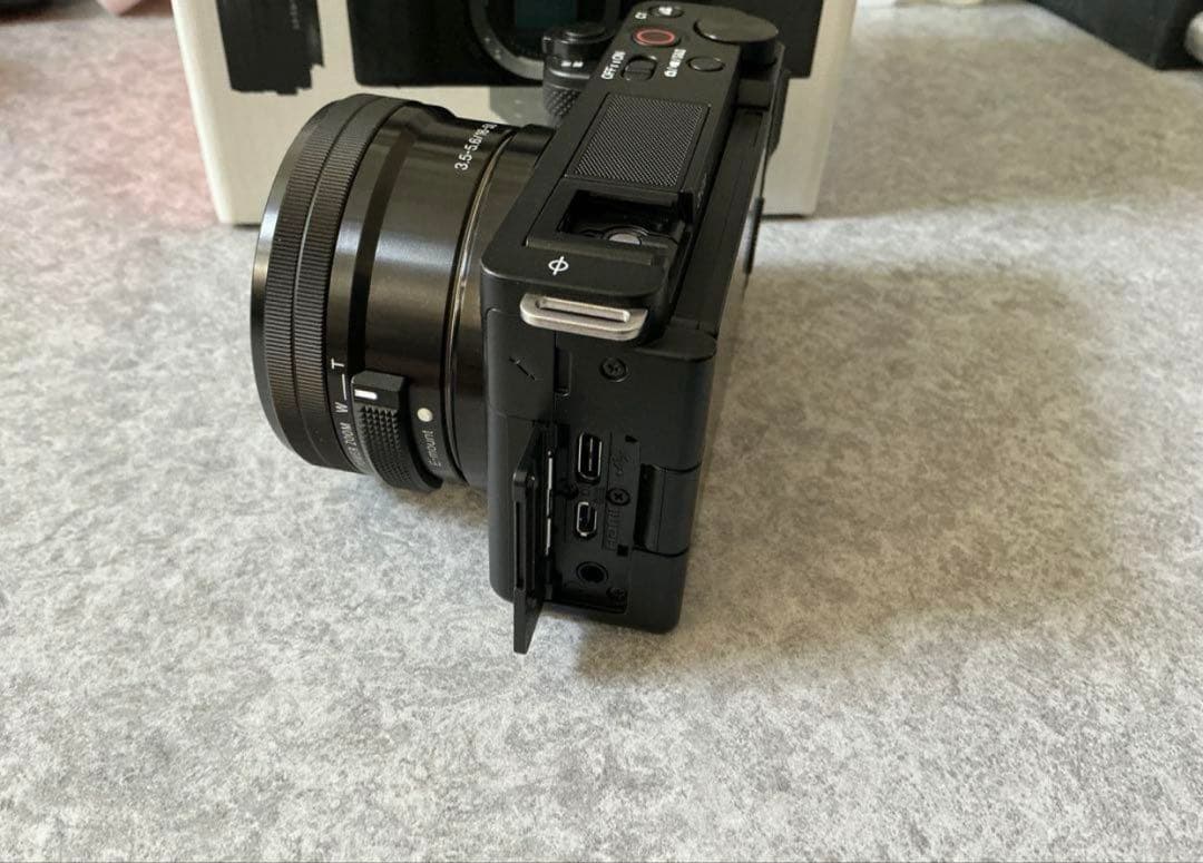 Sony ZV-E10 ミラーレスカメラ 本体　レンズ付き　33f1.4AF