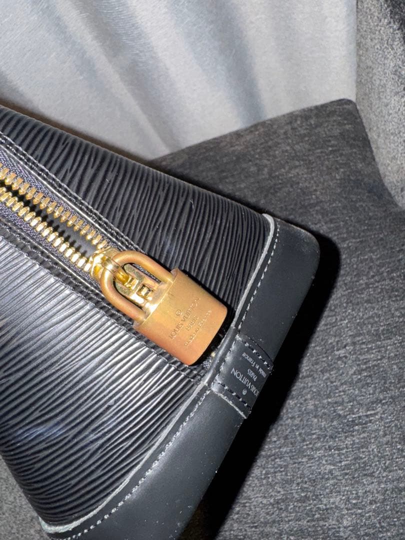 ルイヴィトン エピ アルマBB ハンドバッグ ブラック