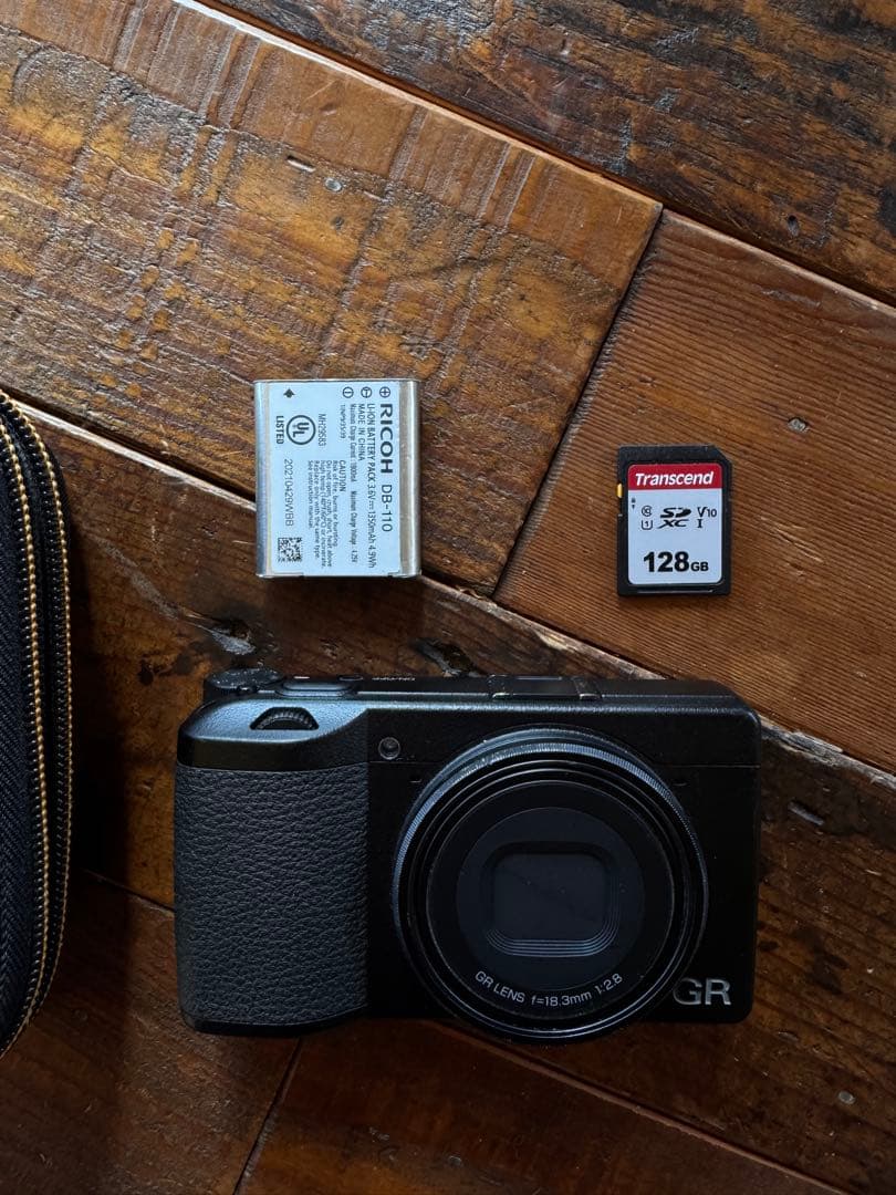 GRIII GR3リコー点検済/ショット数約6000/128GB SD＋ケース付