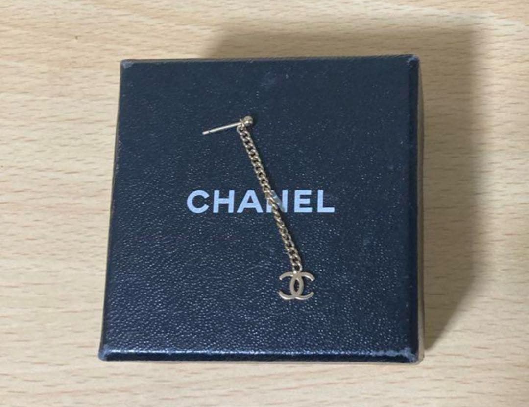 CHANEL チェーンピアス 片耳用