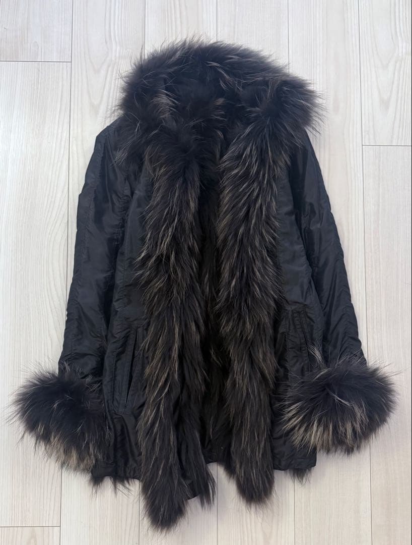 ジャケット・アウター Down Jacket with Raccoon Fur Trim