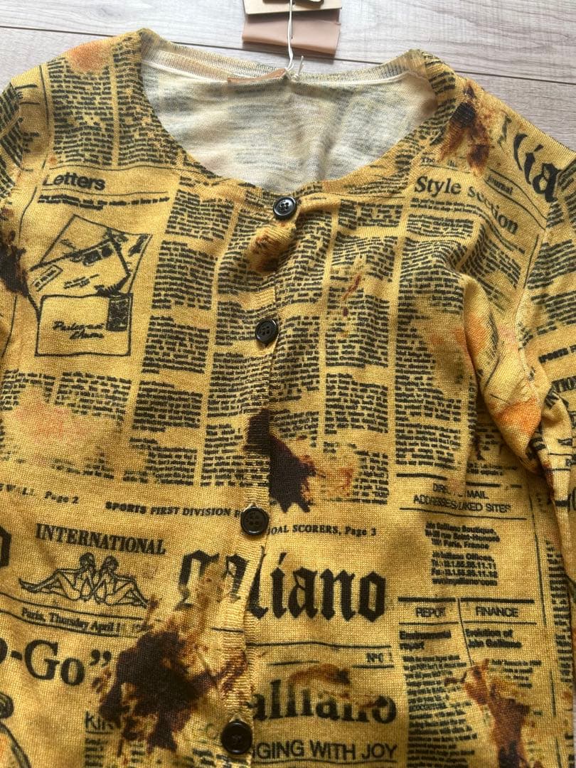 新品タグ付　ジョンガリアーノ ニュースペーパー柄 アンサンブル カーディガン
