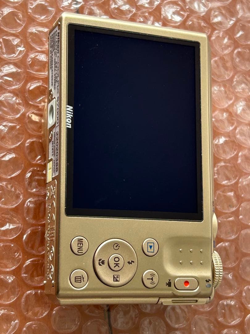 NIKON COOLPIX S7000本体