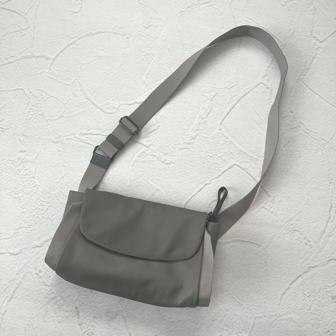 美品LAQUOH UTILITY MINIMAL クロスボディ ショルダーバッグ