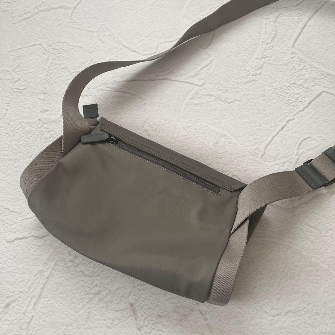 美品LAQUOH UTILITY MINIMAL クロスボディ ショルダーバッグ