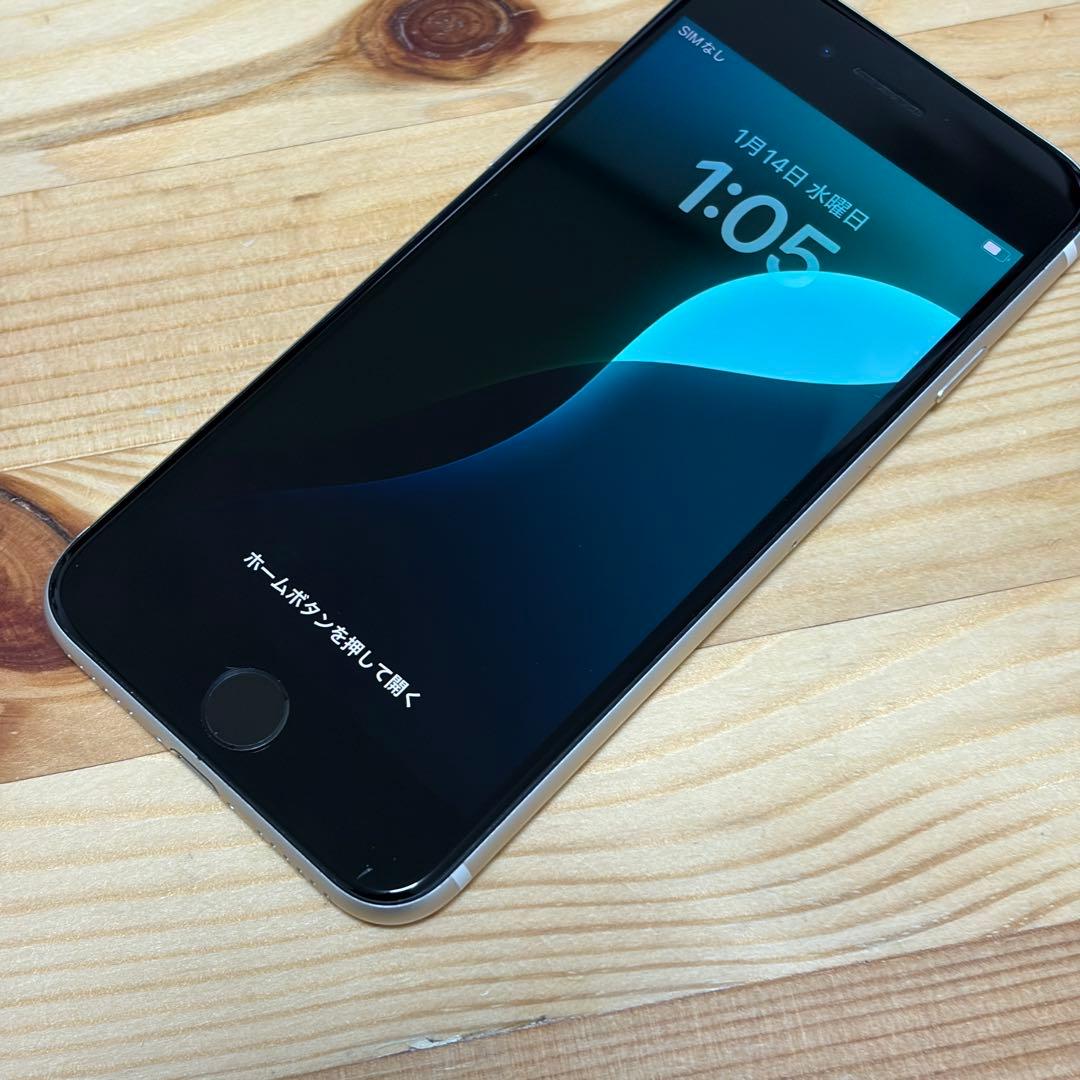 R*o様 バッテリー新品　iPhoneSE第3世代64GB SIMフリー　美品