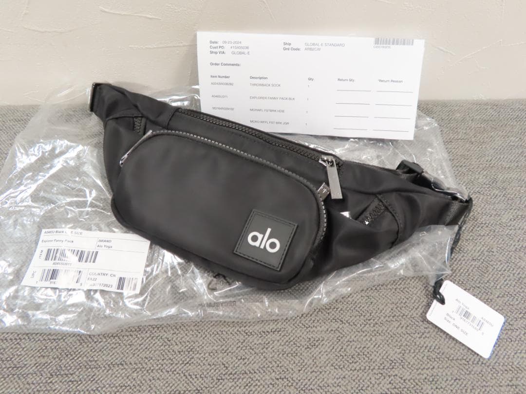 新品本物　アローヨガ Alo yoga　ベルトバック　エクスプローラー ファニー
