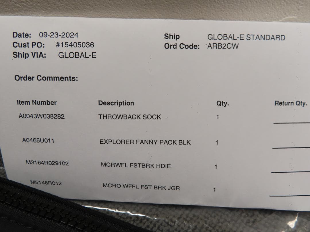 新品本物　アローヨガ Alo yoga　ベルトバック　エクスプローラー ファニー