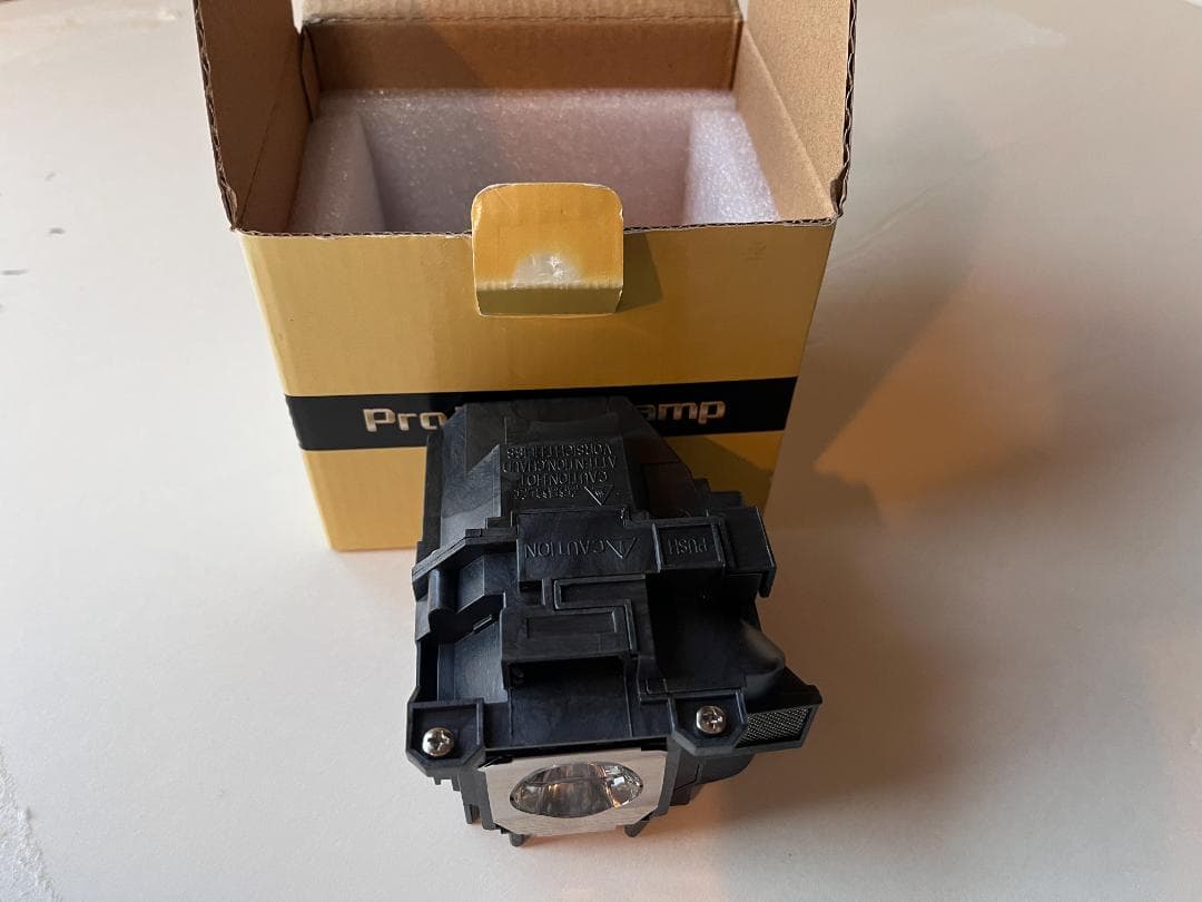 EPSON EH-TW5200 プロジェクター本体・新品ランプ付き