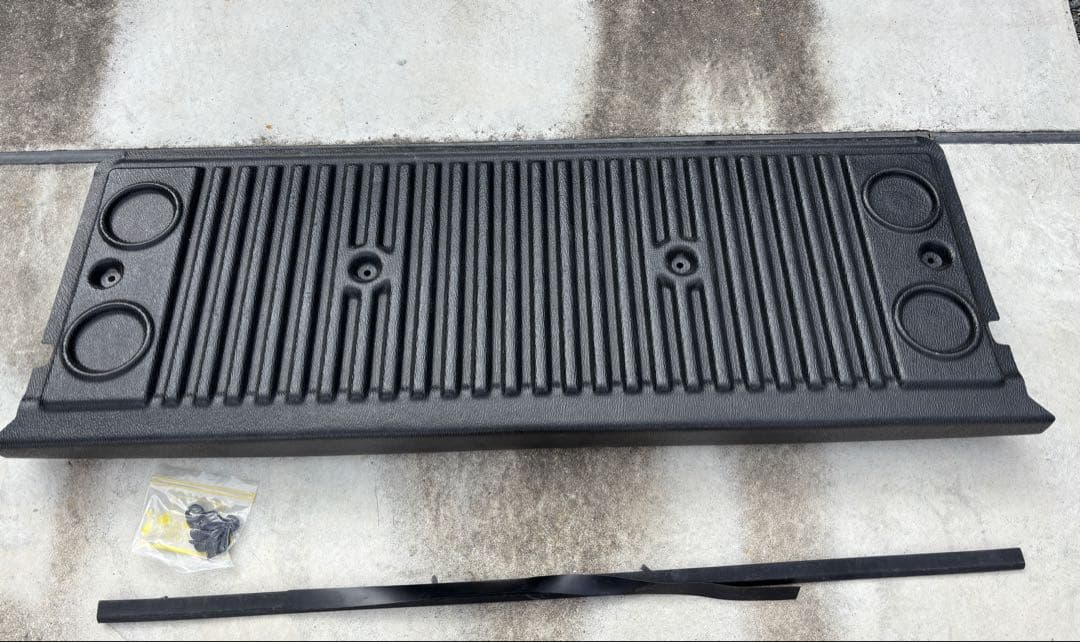 トヨタ　GUN215 ハイラックス ベッドライナー テールゲート