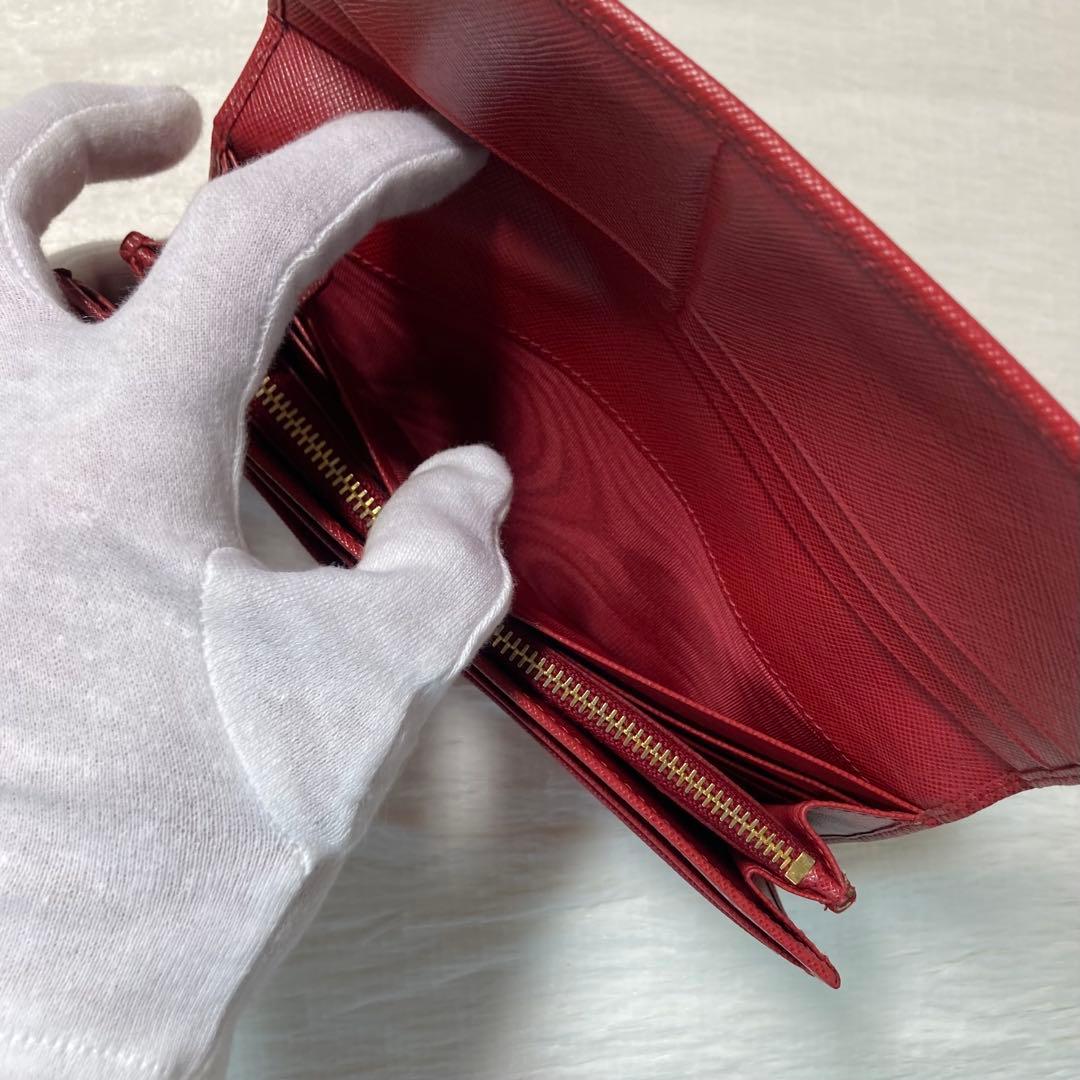 早い者勝ち　極美品　PRADA プラダ　二つ折り　長財布　赤　サフィアーノ