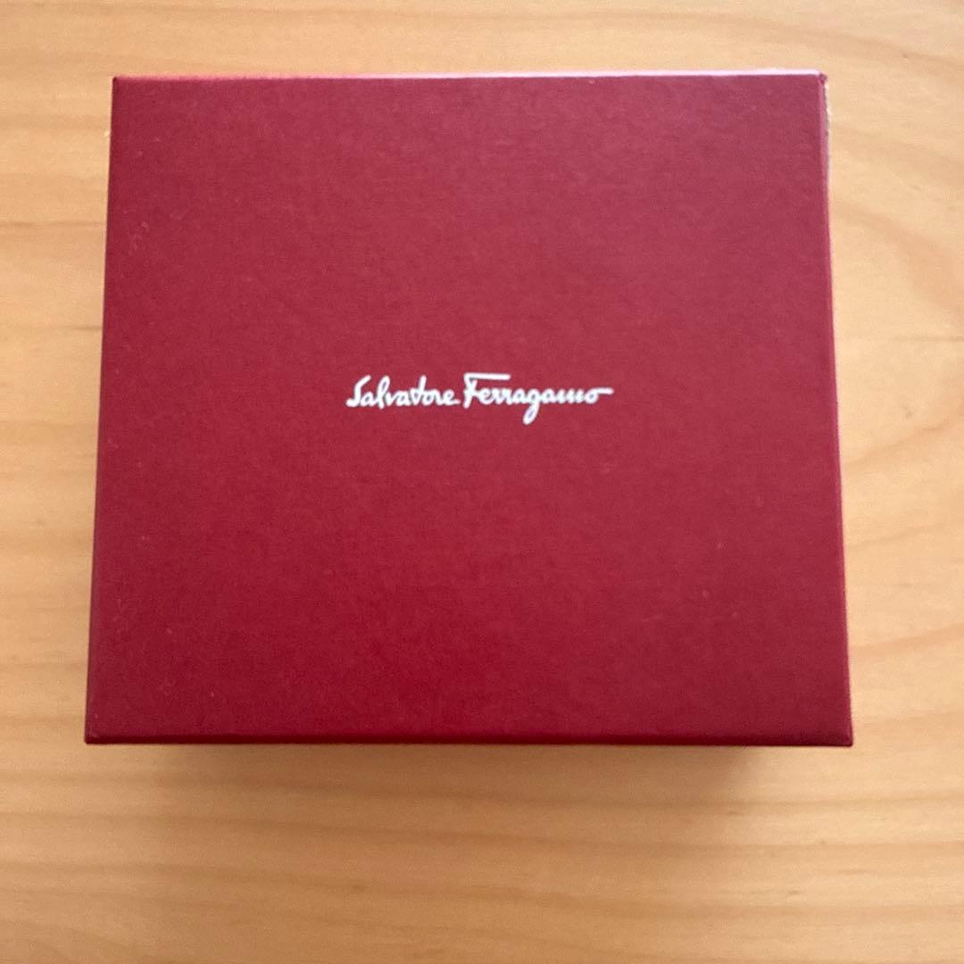 t*o様 フェラガモ　salvatore Ferragamo 名刺入れ　新品未使