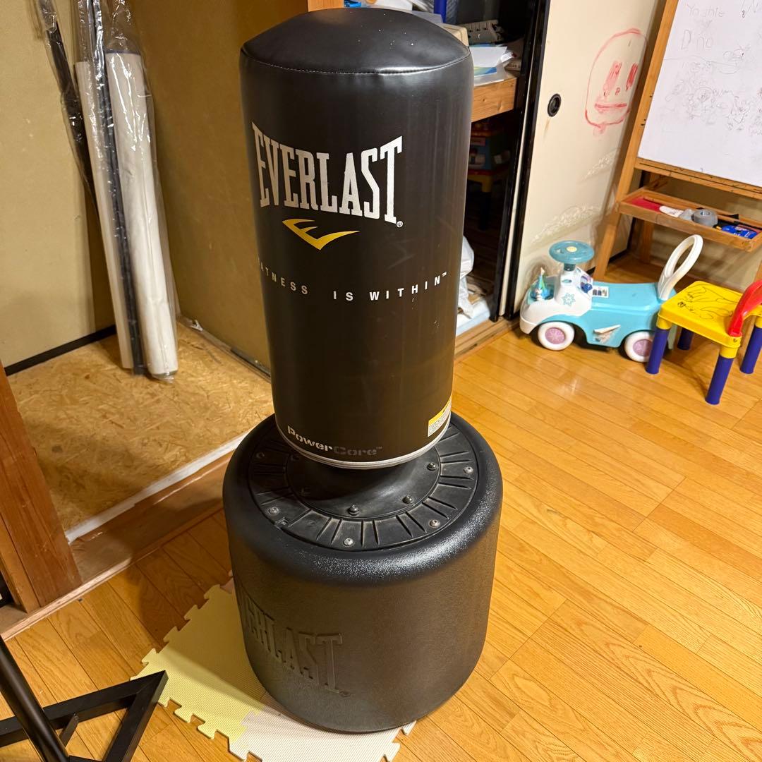 スタンド式のEVERLAST PowerCoreサンドバッグ