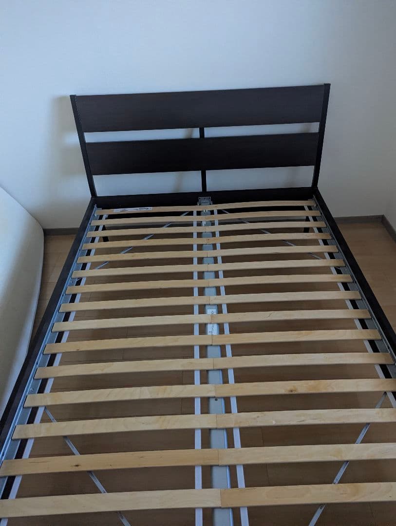 IKEA TYRSILダブルベッドフレーム ダークブラウン