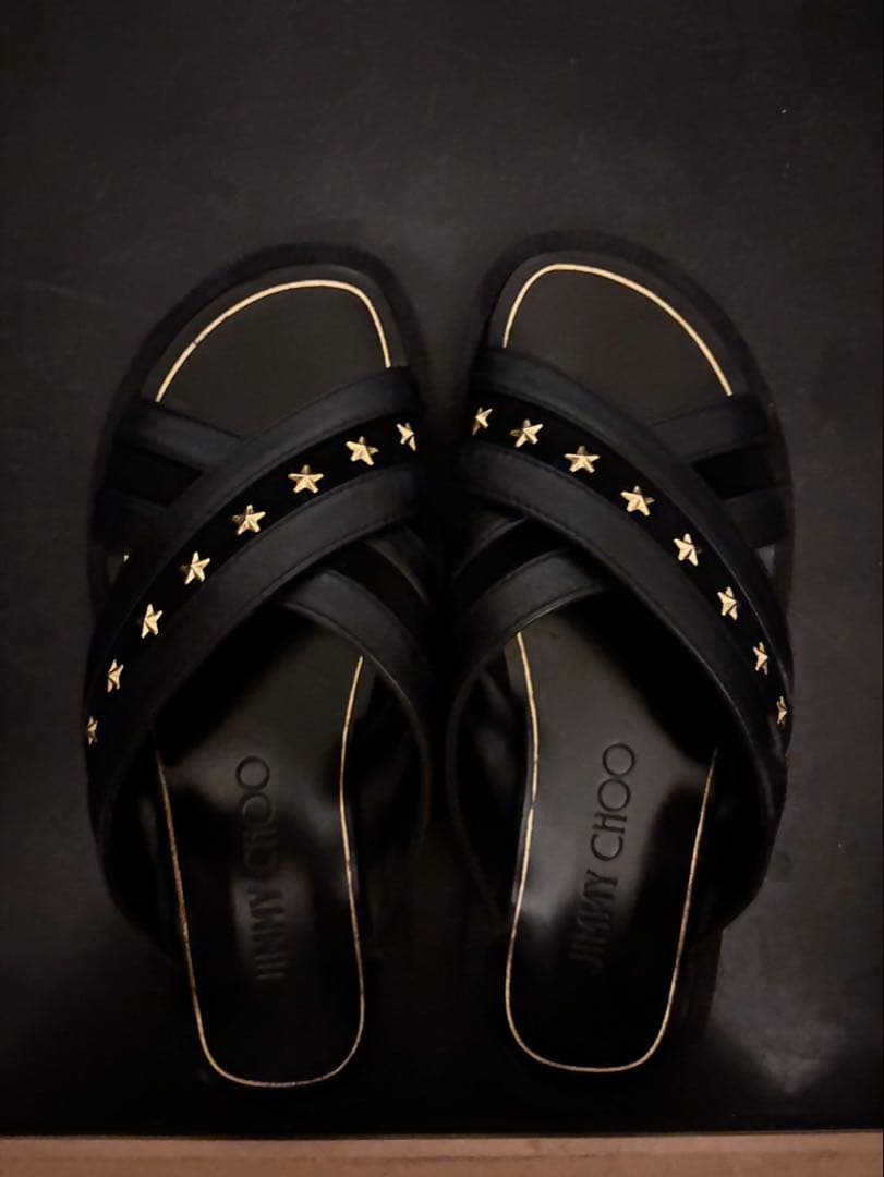 景*虎様 Jimmy Choo ブラックレザーサンダル スター
