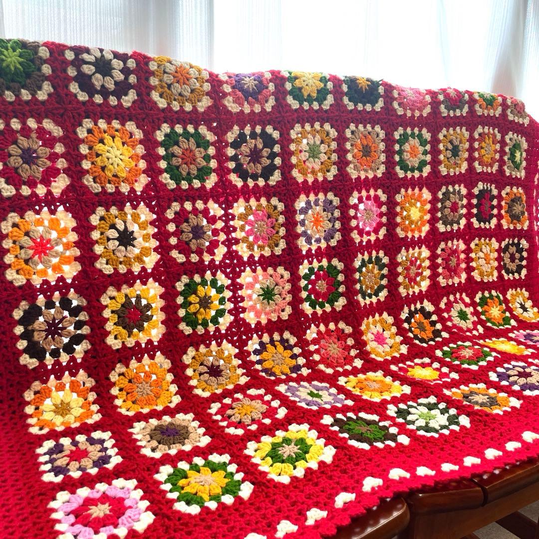 グラニースクエア ❤️周りのハートが可愛い赤いカラフルブランケット