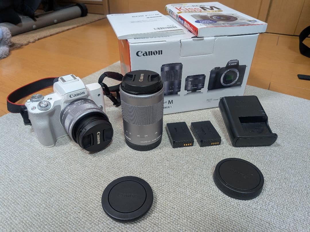 Canon EOS Kiss M 白色ズームキットレンズ2本付きバッテリー2個