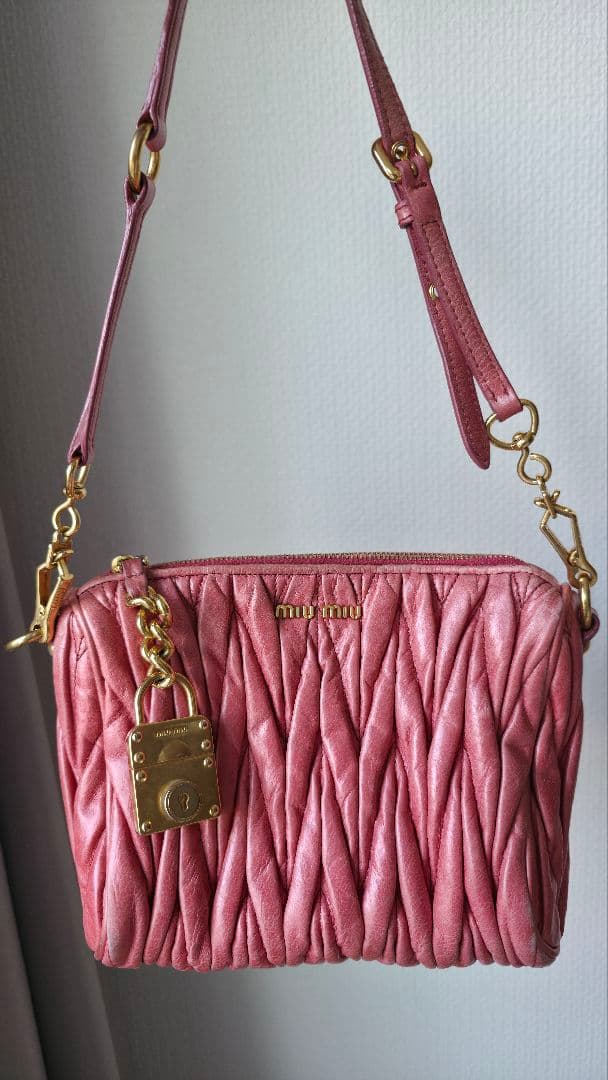 ミュウミュウ マテラッセ　マトラッセ　ミニバッグ　MIUMIU　ピンク