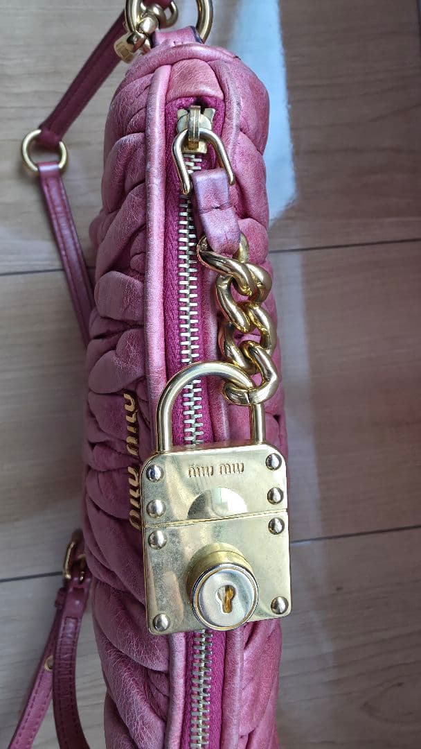ミュウミュウ マテラッセ　マトラッセ　ミニバッグ　MIUMIU　ピンク