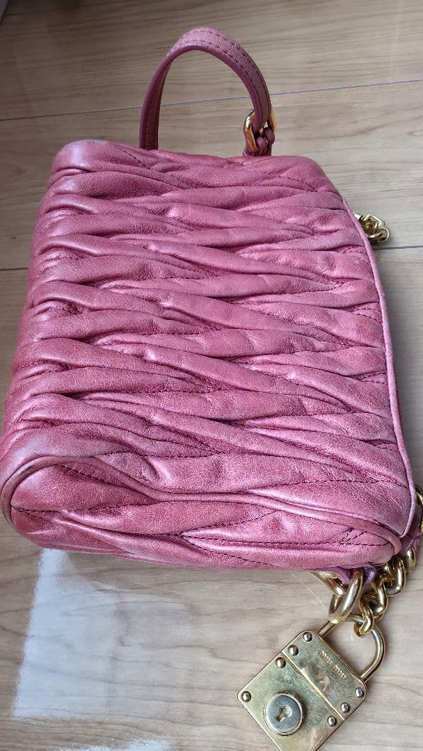 ミュウミュウ マテラッセ　マトラッセ　ミニバッグ　MIUMIU　ピンク