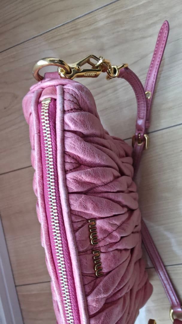 ミュウミュウ マテラッセ　マトラッセ　ミニバッグ　MIUMIU　ピンク