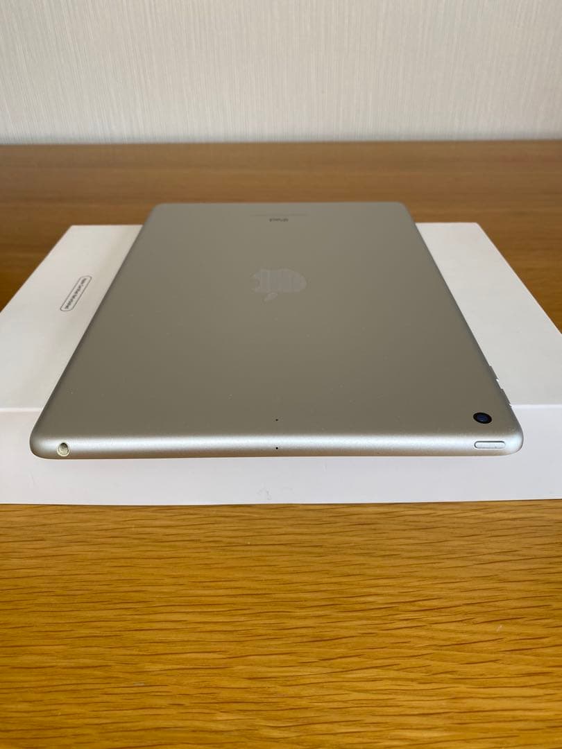 iPad 第5世代 128GB 美品　純正充電器付き　iPad本体