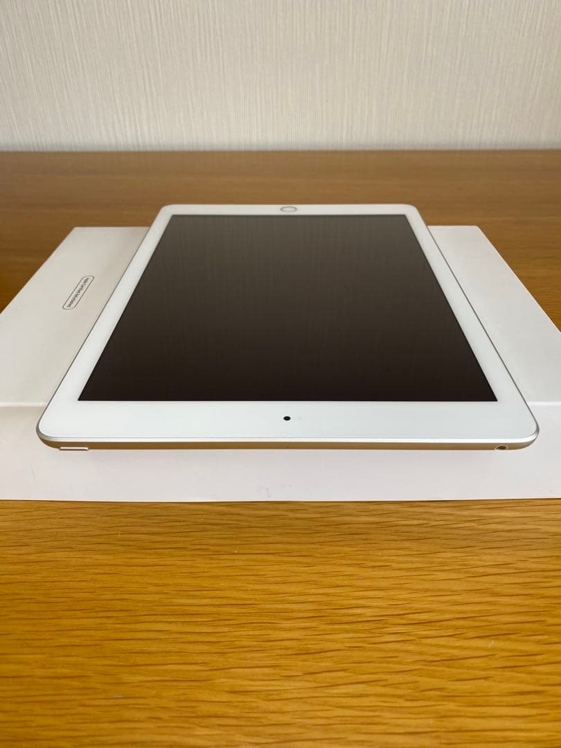 iPad 第5世代 128GB 美品　純正充電器付き　iPad本体