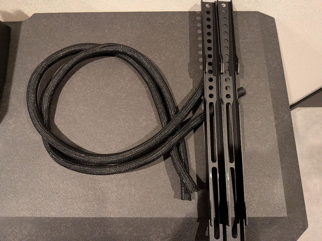 EQUALS WALL FRAMESTAND テレビスタンド32～80インチ対応