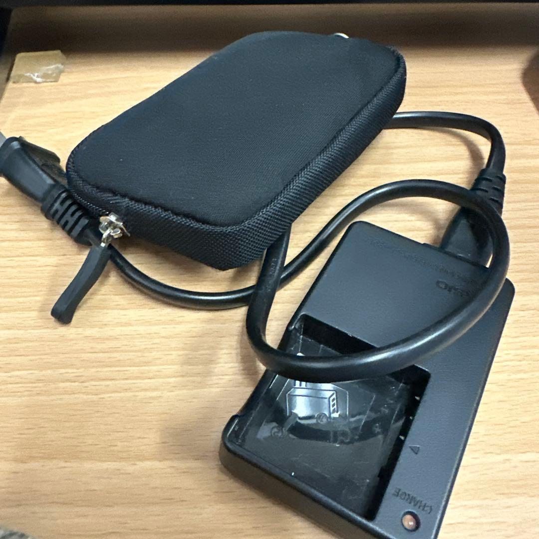 Canon デジカメ　ケースと充電器付き