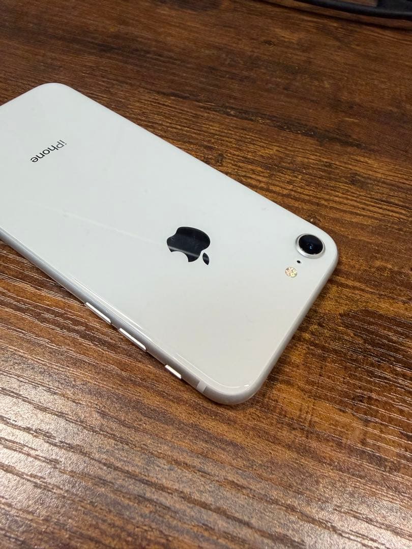 iPhone 8 ホワイト 64GB 画面割れ(ジャンク)