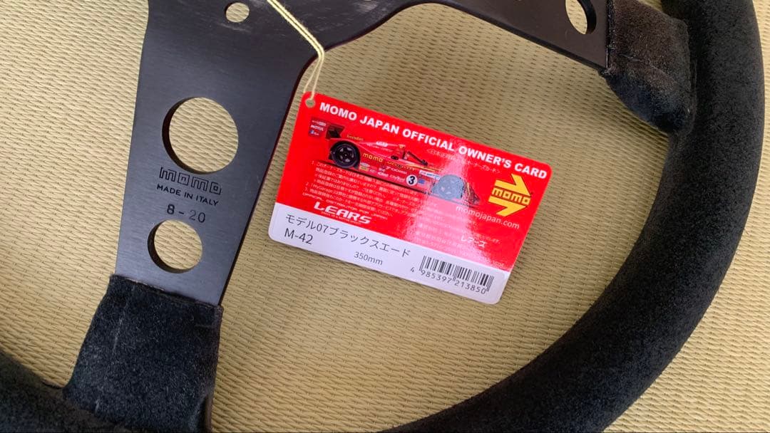 momo M42 350mm モデル07 ブラックスエード 黄センターマーカー