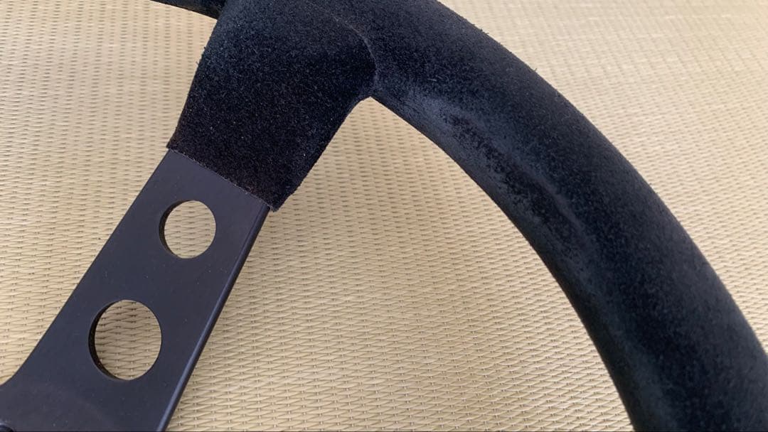 momo M42 350mm モデル07 ブラックスエード 黄センターマーカー