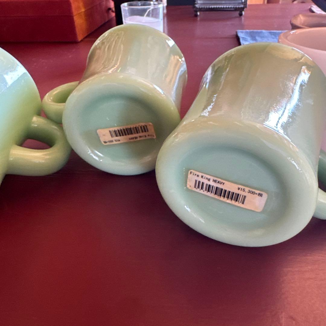 ファイヤーキングの代表的なカラー翡翠色（ジェダイ）ミルク￼ホワイトのマグカップ