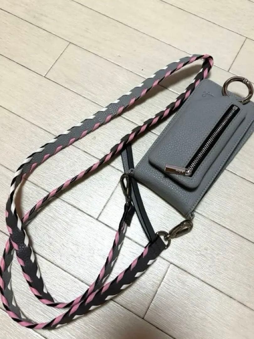 新品同様　ajew マルチ　スマホケース