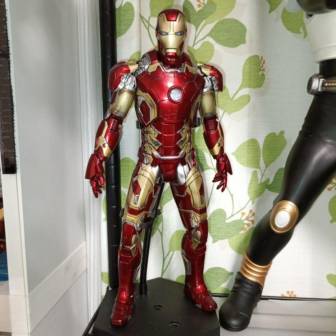 S*e様 ホットトイズ (Hot Toys) アイアンマン・マーク４３