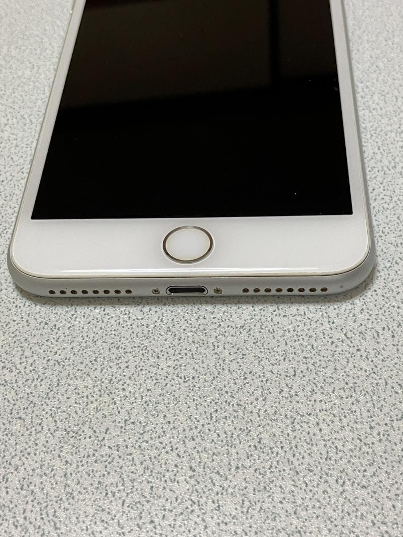 Apple iPhone 8 Plus シルバー