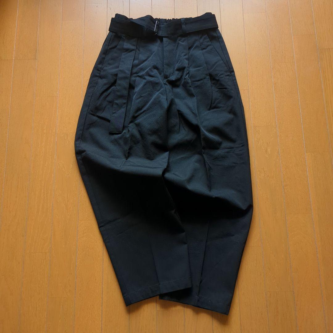 ATTACHMENT ウールギャバジン2プリーツテーパードフィットトラウザーズ